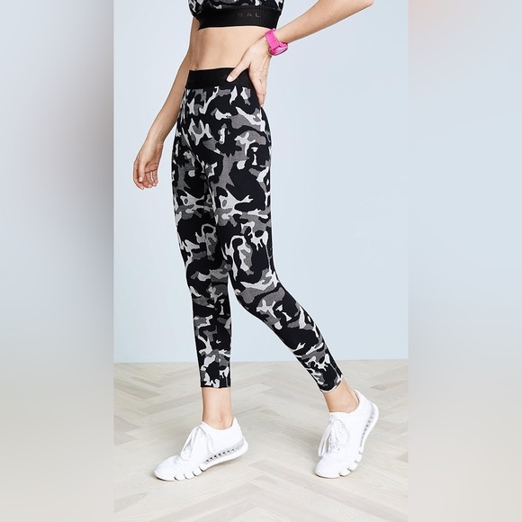 KORAL Knockout Crop Leggings Logo Waistband in Black/White Camo Women’s XS - Picture 1 of 6